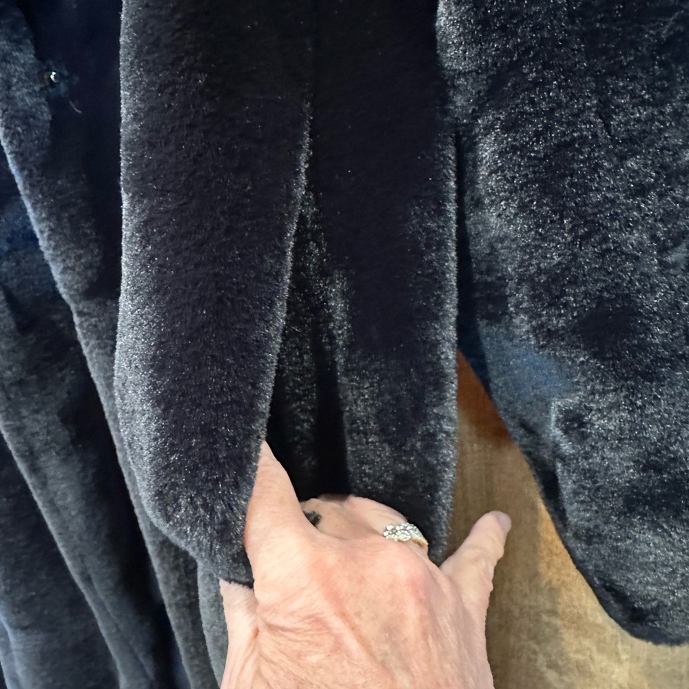 H&M Faux Fur Oversized Black Coat - Picture 3 of 5